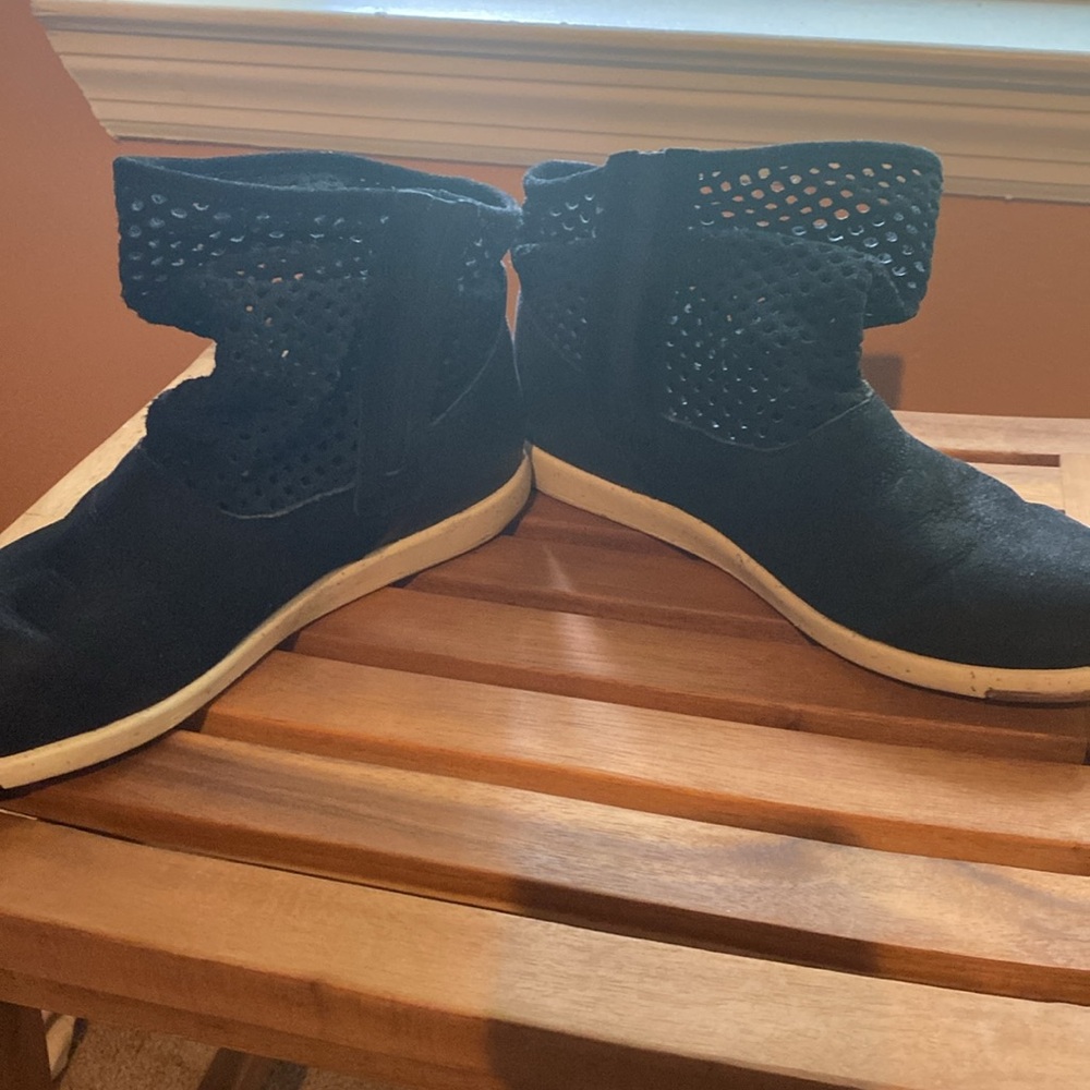 Emu Australia Numeralla Perforated Black Suede Leather Ankle Boot Women'… - Picture 10 of 13